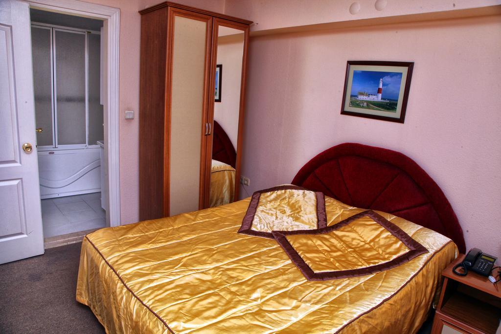 Rainbow 48 Apart Hotel Истанбул Стая снимка